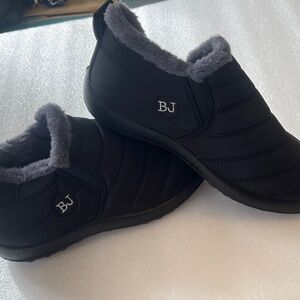 BJ SLIP ON SHOES W/ FAUX FUR LINING NIP
